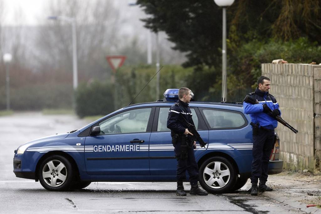 Police hunt for Charlie Hebdo suspects