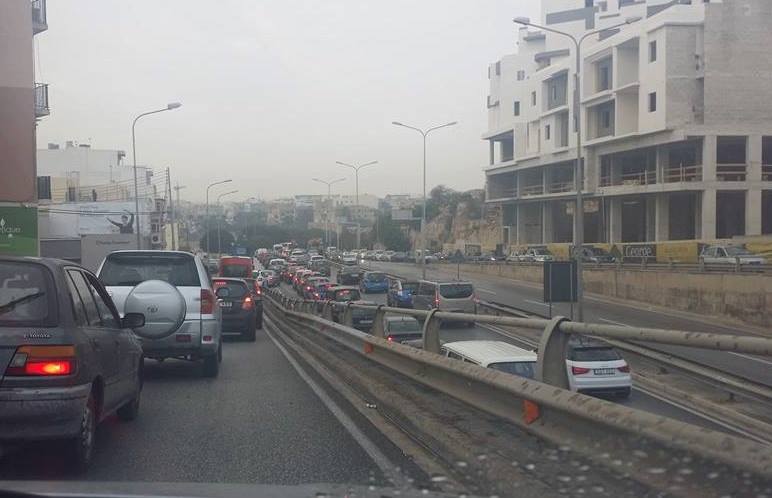 TRAFFIK NEAR UNI
