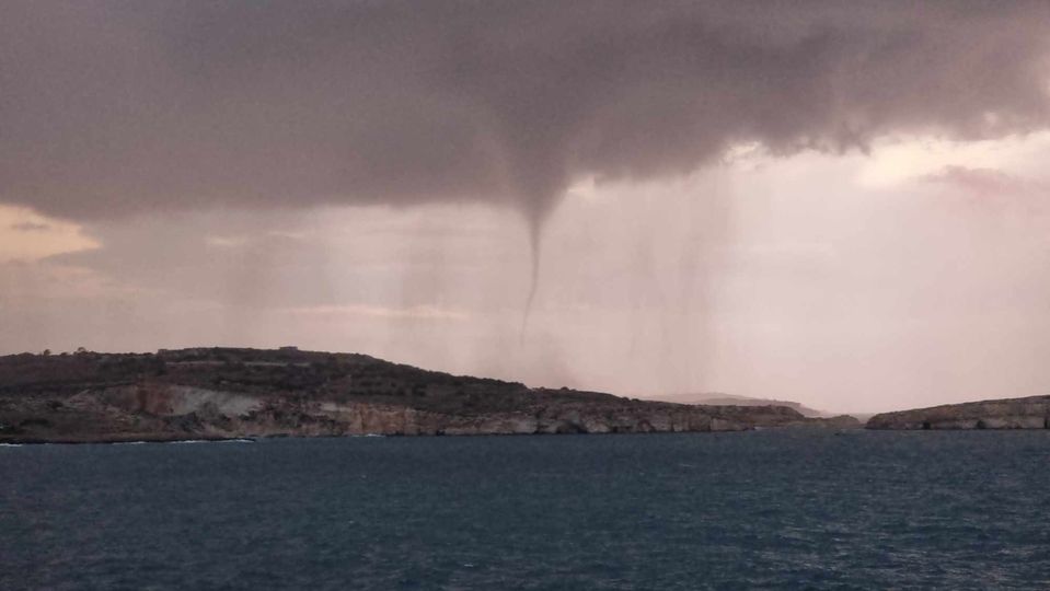 Tintlemaħ tromba bejn Malta u Għawdex; posposti l-purċissjonijiet tal ...