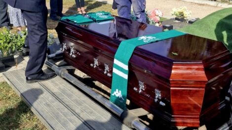 Ritratt esklussiv ta’ Net News, tat-tebut ta’ Willie Vassallo, qabel id-difna li saret fiċ- fiċ-ċimiterju ta’ Keilor, f’Melbourne.