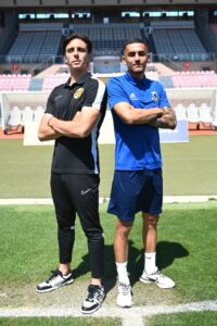 Iż-żewġ captains ta' Birkirkara u Sliema Wanderers rispettivament, qabel id-dwell ta' bejnithom mis-semi-finali tal-Final Four tal-Malta Premier.