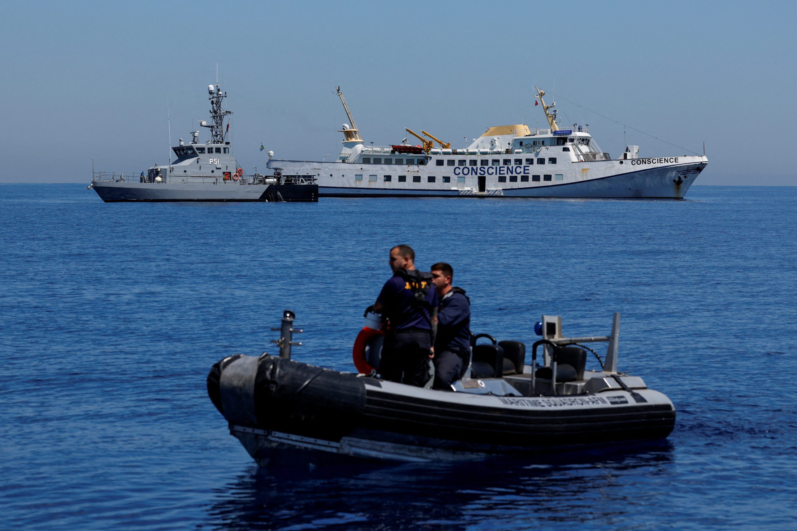 Il-Kaptan tal-Consience jaċċetta li jitla' surveyor fuq il-bastiment ...