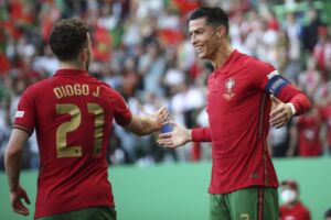 Diogo Jota flimkien ma' Cristiano Ronaldo