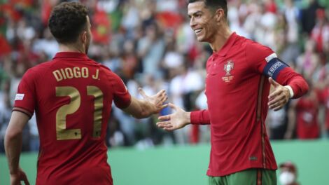 Diogo Jota flimkien ma' Cristiano Ronaldo