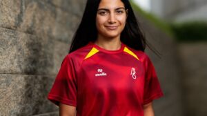 Maria Farrugia tiffirma ma' Bristol City
