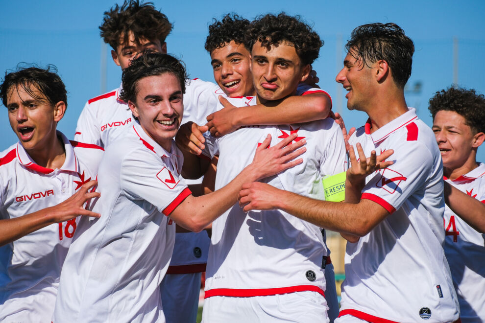 Ryan Debono jiċċelebra gowl riċenti li skorja mat-tim nazzjonali Malti ta' taħt is-16-il sena.