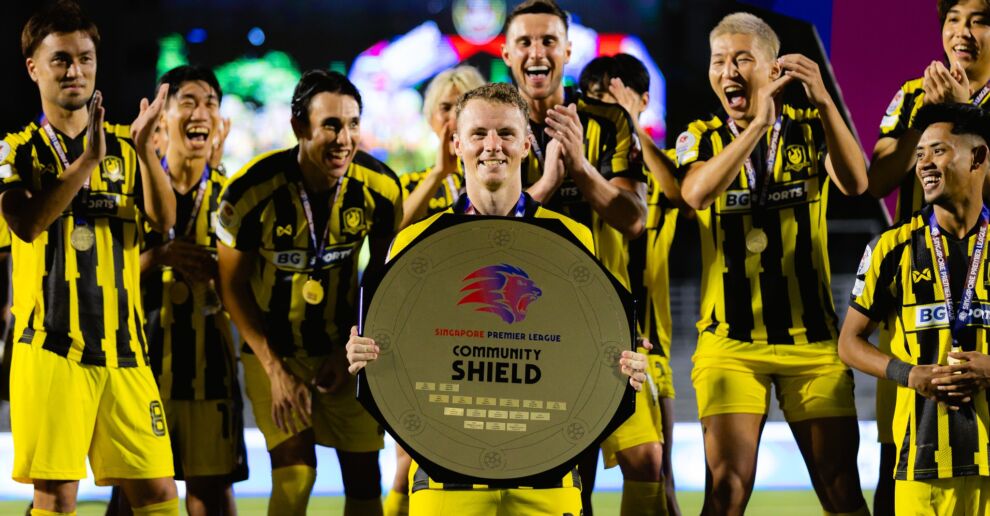 Trent Buhagiar jiċċelebra r-rebħ tal-Community Shield mal-klabb il-ġdid tiegħu f'Singapor, Tampines Rovers.