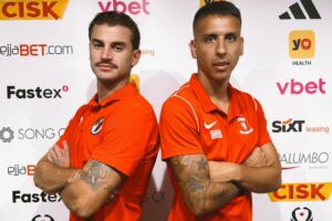 Merlin Hadzi u Brandon Paiber ta' Ħamrun Spartans u Valletta rispettivament, qabel il-konfront ta' bejnithom.