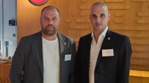 Id-Direttur tal-Klabb ta’ Naxxar Lions, Omar Borg u l-Kordinatur tat-Tim, Adrian Ciappara f'Monaco