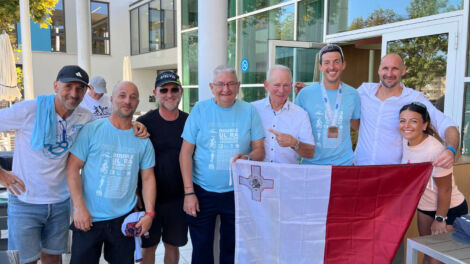 Il-Maltin jiċċelebraw is-suċċess ta' James Camilleri fid-Double Ironman Ultra fl-Awstrija (ritratt Malta Daily)