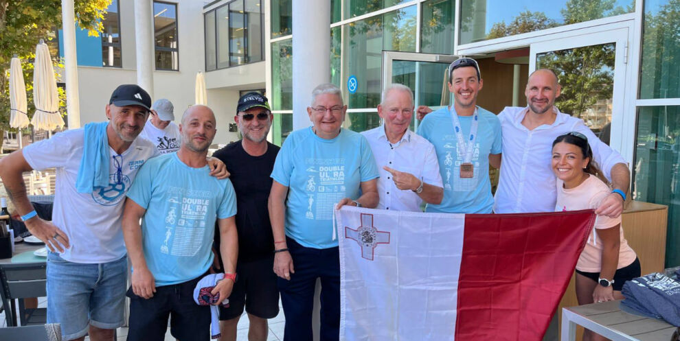 Il-Maltin jiċċelebraw is-suċċess ta' James Camilleri fid-Double Ironman Ultra fl-Awstrija (ritratt Malta Daily)