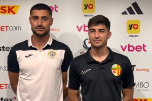 Dexter Xuereb ta' Hibernians u Jan Busuttil ta' Birkirkara
