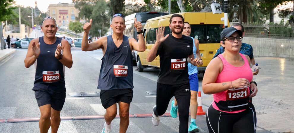 Il-Kap Alex Borg jidher itemm it-tiġrija ta' ħames kilometri.