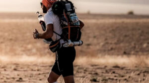 Joseph Camilleri waqt l-ewwel stadju tal-Marathon des Sables.