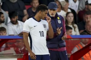 Il-kowċ tal-Ingilterra, Thomas Tuchel ma' Jude Bellingham.