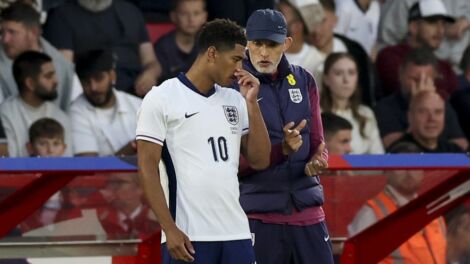 Il-kowċ tal-Ingilterra, Thomas Tuchel ma' Jude Bellingham.