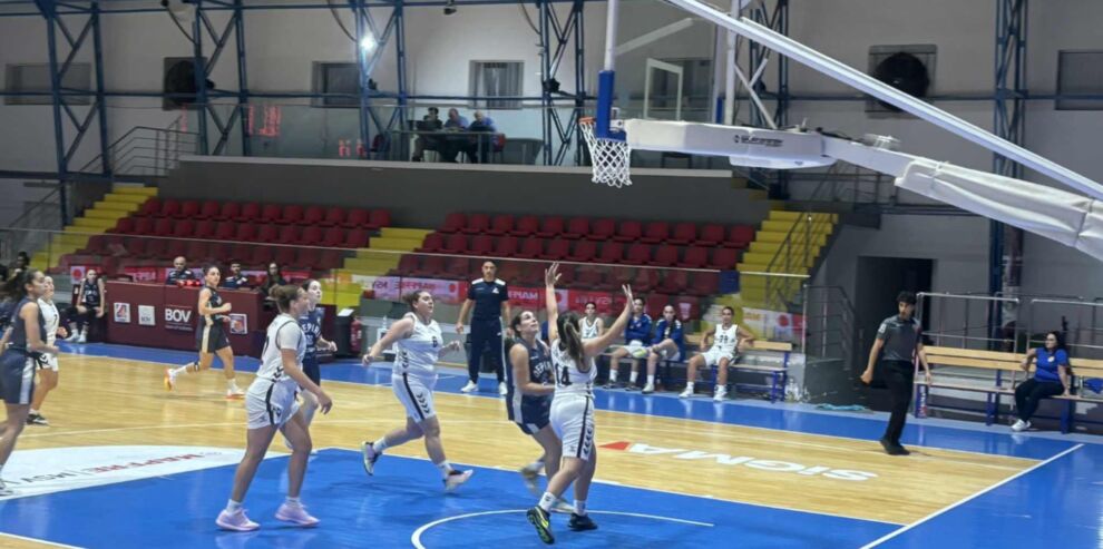 Caffè Moak Luxol jerbħu l-partita prinċipali.