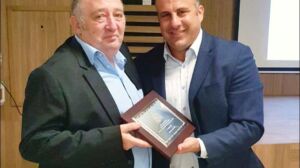 Dr Clarence Busuttil flimkien mal-President attwali ta' San Ġiljan ASC, Peter Bonavia