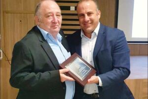 Dr Clarence Busuttil flimkien mal-President attwali ta' San Ġiljan ASC, Peter Bonavia