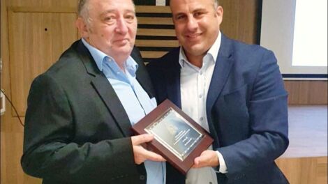 Dr Clarence Busuttil flimkien mal-President attwali ta' San Ġiljan ASC, Peter Bonavia