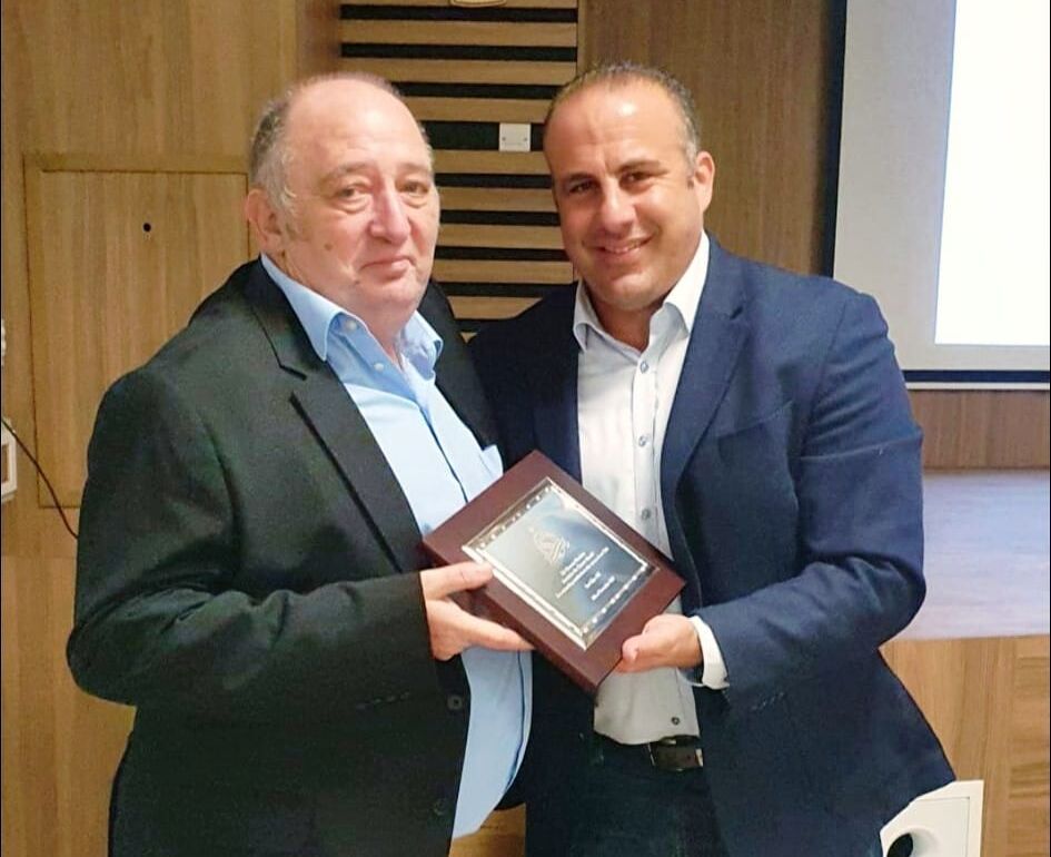 Dr Clarence Busuttil flimkien mal-President attwali ta' San Ġiljan ASC, Peter Bonavia