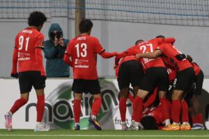 Ħamrun Spartans jiċċelebraw wieħed miż-żewġ gowls kontra Floriana (Ritratt ta' Joseph Galea)