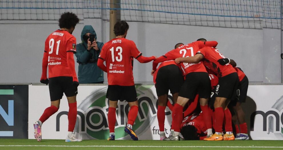 Ħamrun Spartans jiċċelebraw wieħed miż-żewġ gowls kontra Floriana (Ritratt ta' Joseph Galea)