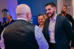 Il-Kap tal-Partit Nazzjonalista, Alex Borg jiltaqa' ma' John Higgins.