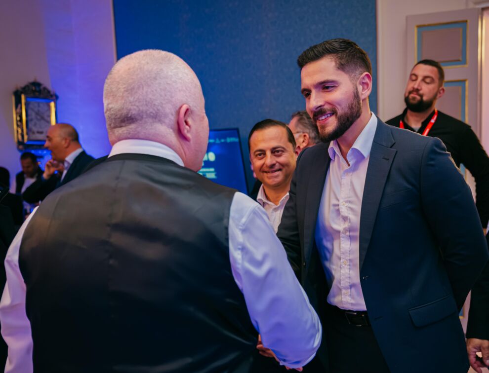 Il-Kap tal-Partit Nazzjonalista, Alex Borg jiltaqa' ma' John Higgins.