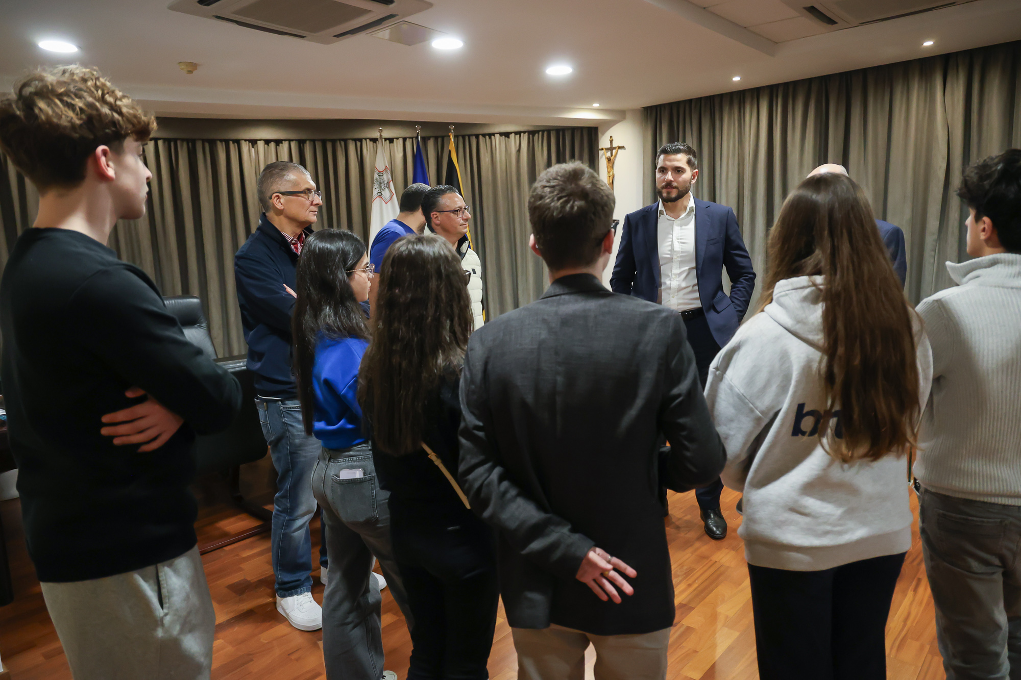 Alex Borg jilqa' liż-żgħażagħ li ħadu sehem fil-programm ta' taħriġ ...