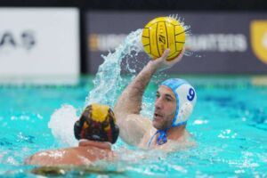 Azzjoni mill-partita tal-lum f'Istanbul bejn Sliema u San Ġiljan.