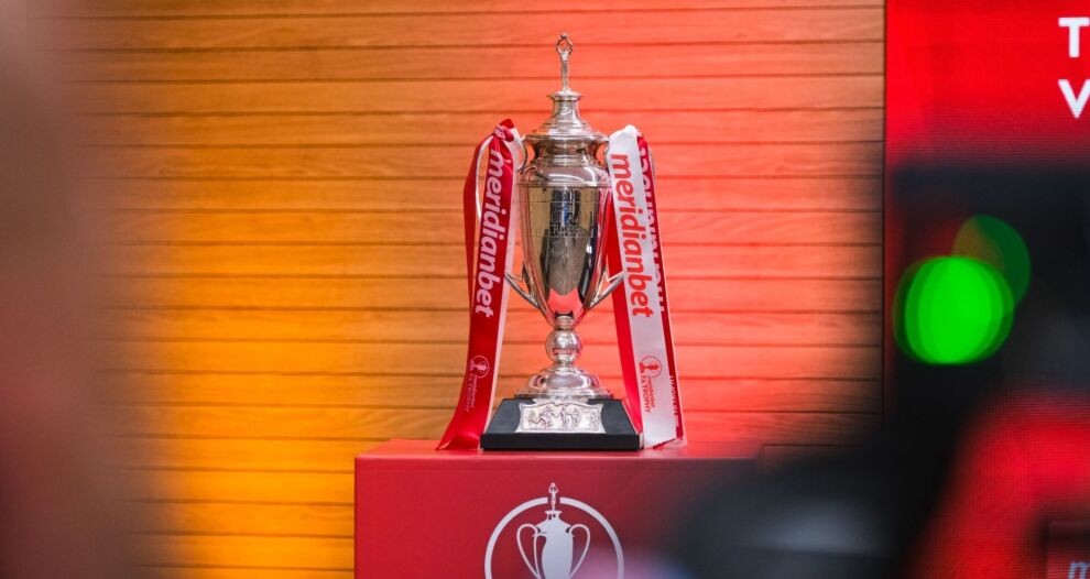 It-trofew tal-Meridianbet FA Trophy.