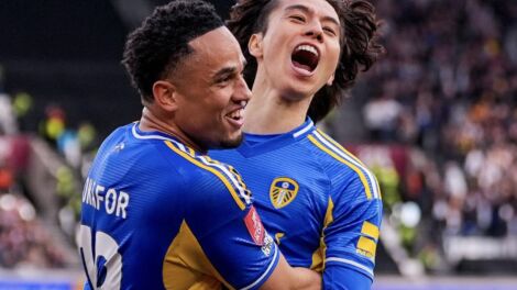 Leeds United jiċċelebraw wieħed mil-gowls tagħhom fil-partita kontra West Ham United.