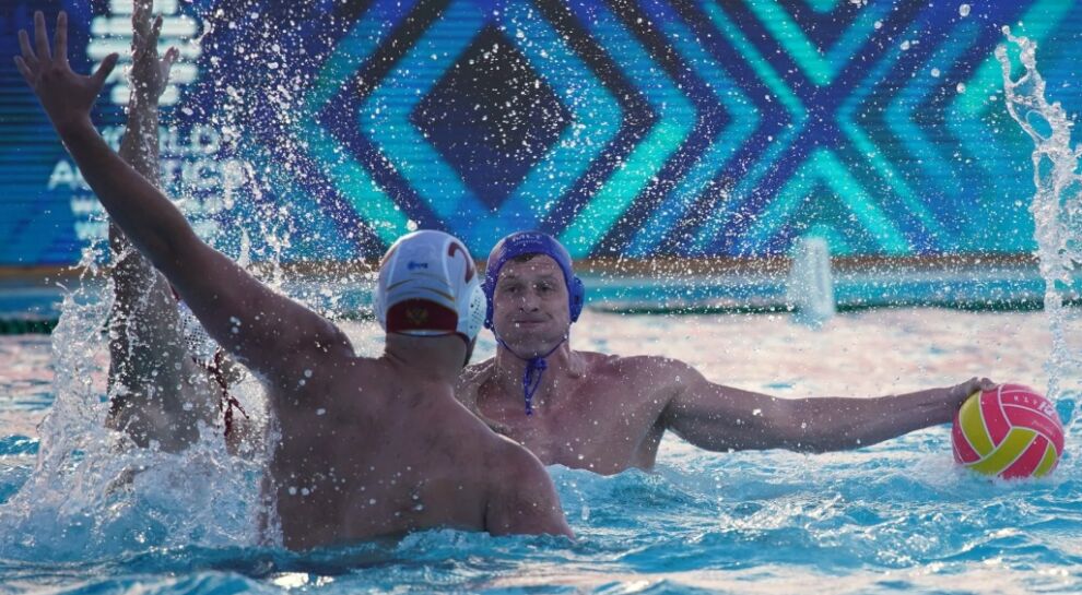 Azzjoni mill-partita bejn Mointenegro u Malta.